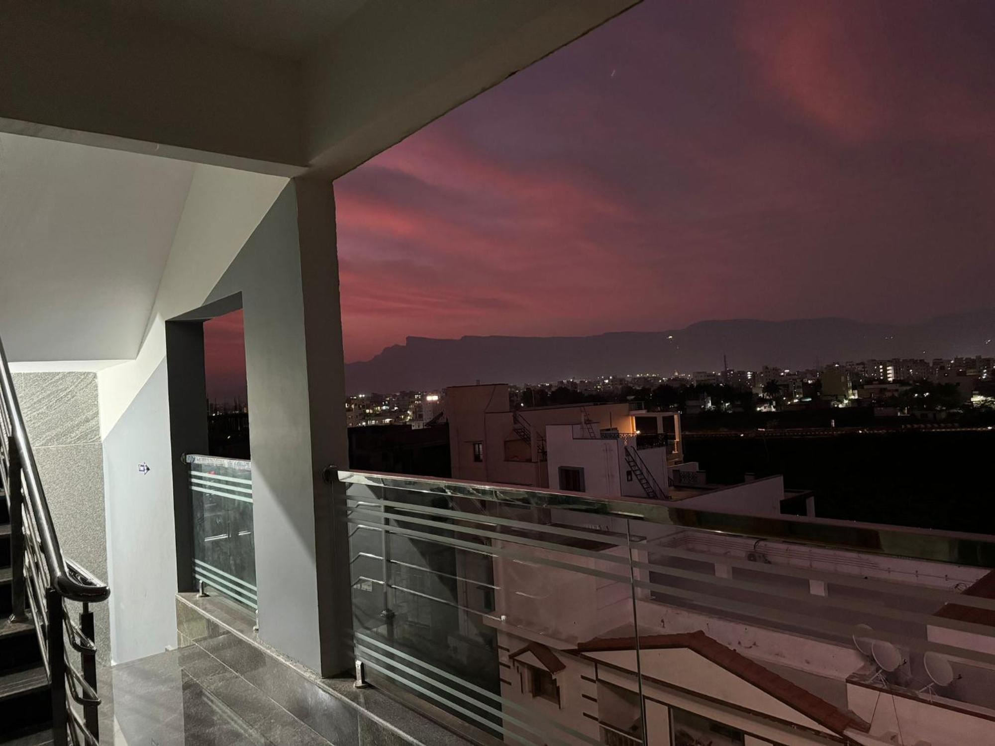 Tirupati Homestay - Ragunatha Resorts - 3Bhk Ac Apartments For Large Families - Free Breakfast - Flyover To Alipiri Gate - Wifi - Android Tv - - Easy Access To Visit All Temples Bagian luar foto