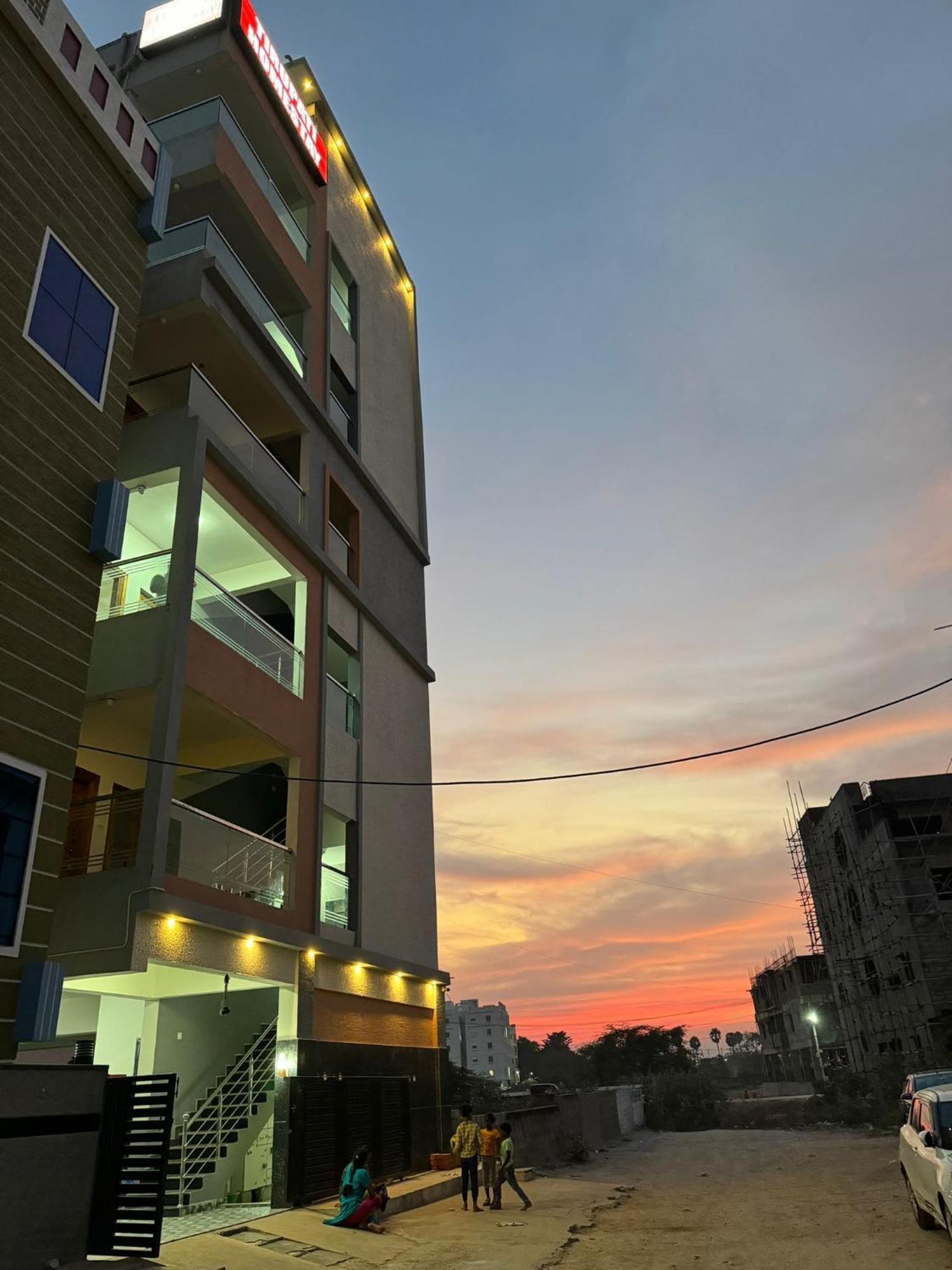 Tirupati Homestay - Ragunatha Resorts - 3Bhk Ac Apartments For Large Families - Free Breakfast - Flyover To Alipiri Gate - Wifi - Android Tv - - Easy Access To Visit All Temples Bagian luar foto